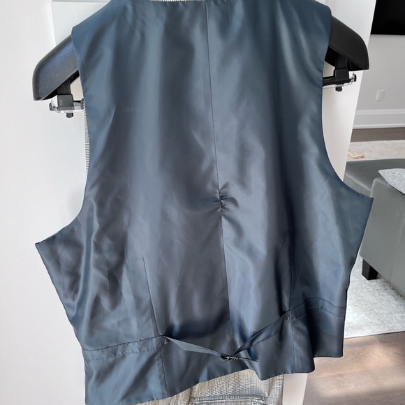 Men’s Plaid Grey 3pc Suit, Size 40R, pant 34R NWT, Never worn - Picture 5 of 12